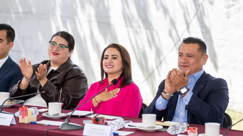 Gladyz Butanda suma su estructura a Torres Piña y llama a mantener la unidad en Morena