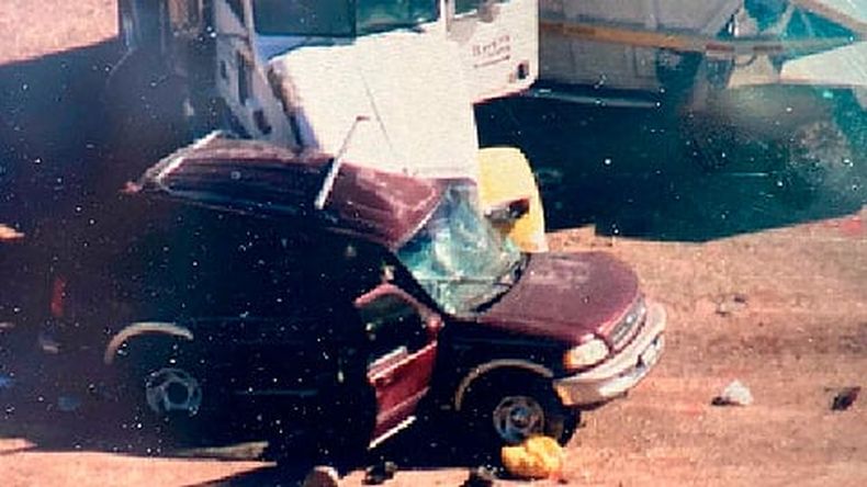 Hasta ahora la información es escasa ya que el conductor de la camioneta falleció en el lugar del accidente (Foto Twitter: @soulcitypi)