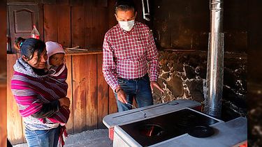 En total se han entregado 233 estufas ecológicas en el municipio de Charapan y en comunidades como Angahuan, San Lorenzo, Corupo y en la zona urbana de Uruapan (Foto Cortesía)