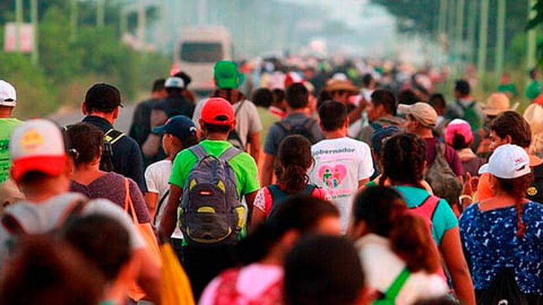Agentes de migración encontraron a los 242 migrantes el miércoles y el jueves a otro grupo de 64 inmigrantes (Foto: @RiveraVivanco_)