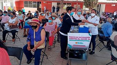Hasta este jueves, en Michoacán, suman 304 mil 140 adultos mayores vacunados contra el Covid-19 (Foto Facebook: Secretaría de Salud de Michoacán)