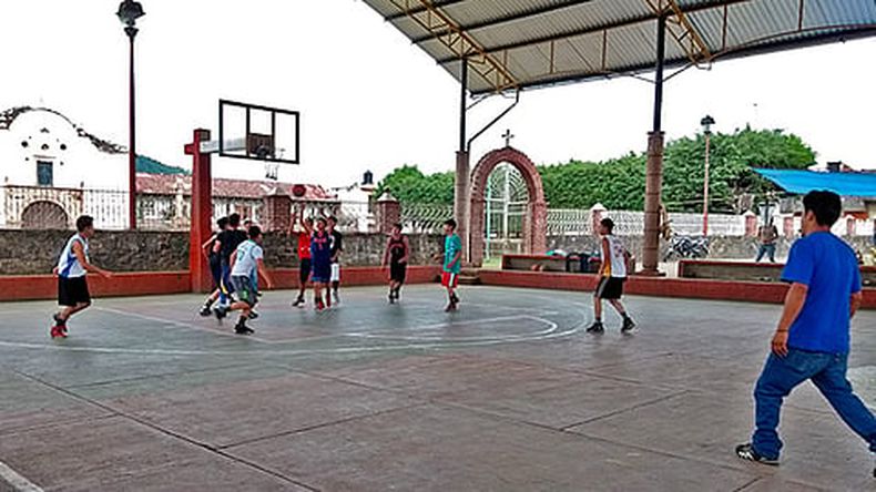 “A través del deporte, la gente se disciplina y desarrolla su inteligencia..., comentó el líder antorchista de la región (Foto: Cortesía)