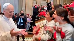 Papa León XIV hace feliz a jóvenes al unirse al trend “six-seven” [VIDEO]