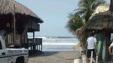 proteccion civil emite alerta preventiva por oleaje en playas de michoacan