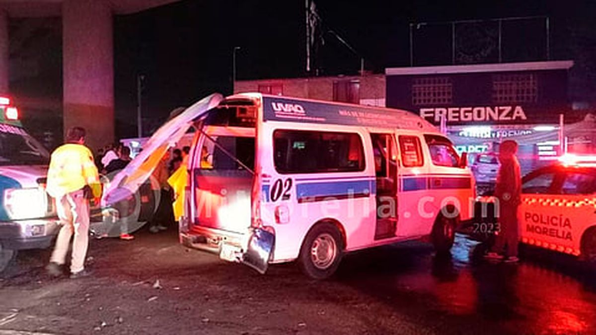 Combi es golpeada al intentar ganarle el paso al tren