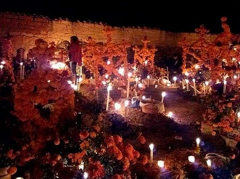 mimorelia%2Fimport%2F2018%2F10%2Fnoticias%2Fmichoacan turismo%2F16%2Fnoche de muertos turismo mich.jpg?w=480&auto=format%2Ccompress&fit=max