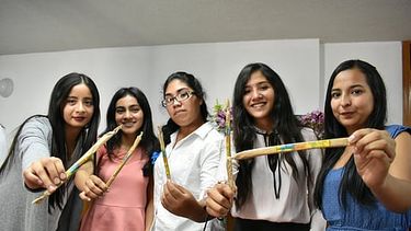 Entre los productos presentados se encuentran una serie de tinturas vegetales, tratamientos a base de propóleo y unos popotes comestibles (Foto: ACG)