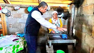 Mi Morelia | La construcción de estufas sustentables tiene un impacto inmediato en la salud de las familias que utilizan fogones para cocinar, Juan Carlos Barragán (Foto Cortesía)