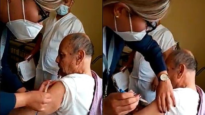 Finalmente, entre gritos y berrinches el abuelito recibe la vacuna (Foto Twitter: @chidoguan)