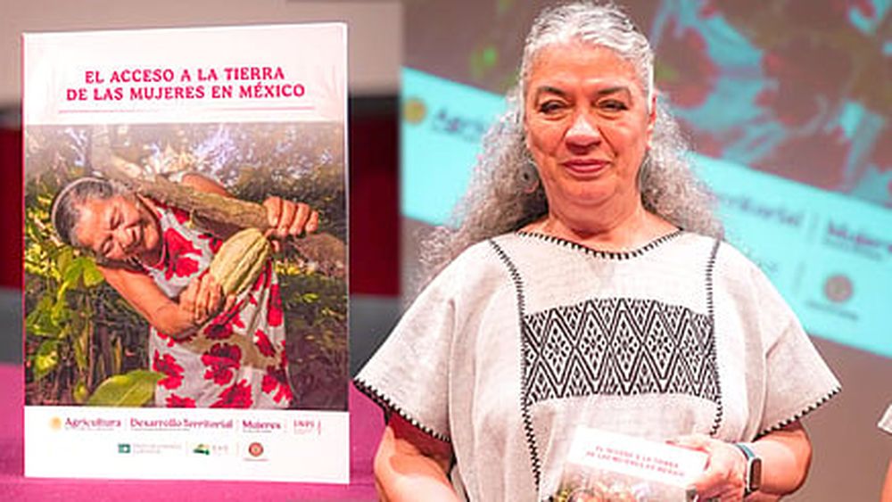 Durante la presentación, se destacó la meta establecida por la Presidenta Claudia Sheinbaum Pardo de entregar 250 mil títulos agrarios de propiedad a mujeres de todo el país