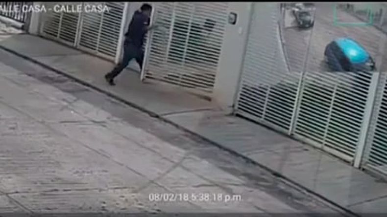 Luego de este robo ocurrido el pasado jueves, uno de los presuntos ladrones fue identificado y exhibido en redes sociales (Foto: Captura de video)