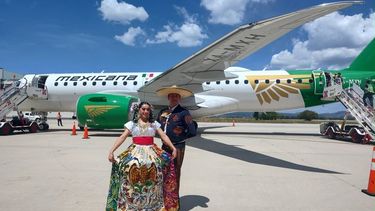 La aeronave llegó desde Brasil al AIFA bajo el mando de la capitana Valeria Casas y se convierte en el octavo Embraer E190-E2 de la aerolínea (Foto: @m_ebrard) La aeronave llegó desde Brasil al AIFA bajo el mando de la capitana Valeria Casas y se convierte en el octavo Embraer E190-E2 de la aerolínea (Foto: @m_ebrard)