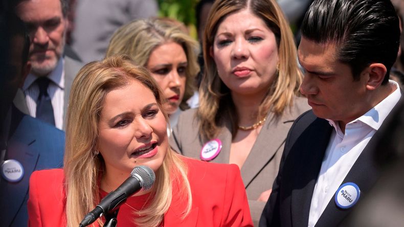 Maru Campos comparece ante la FGR por caso de narcolaboratorio