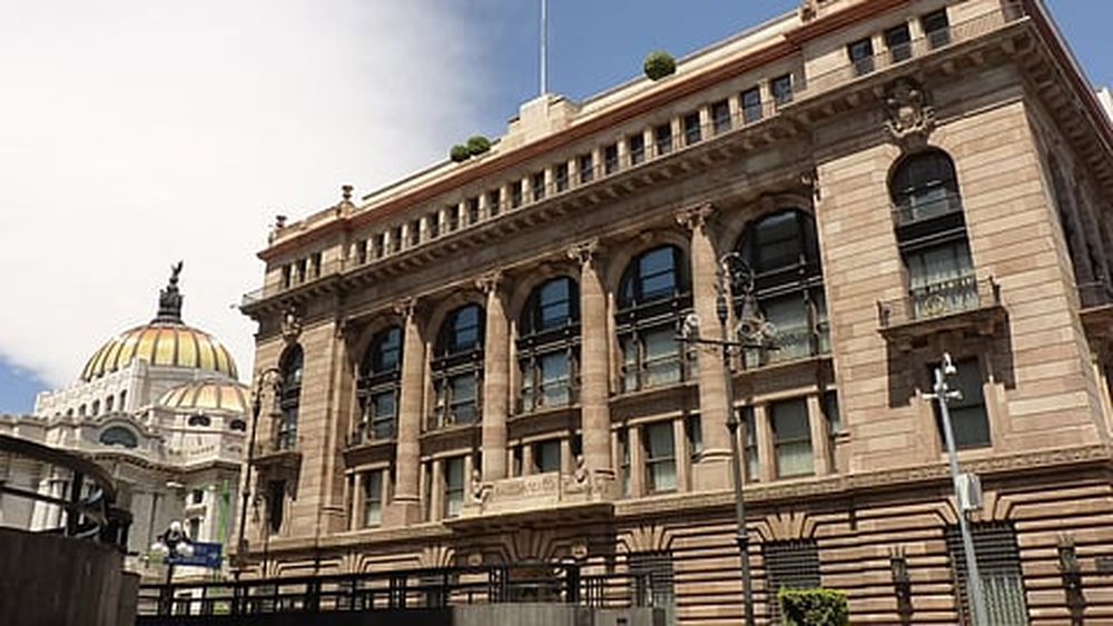 Pese a inflación, Banxico baja la tasa de interés